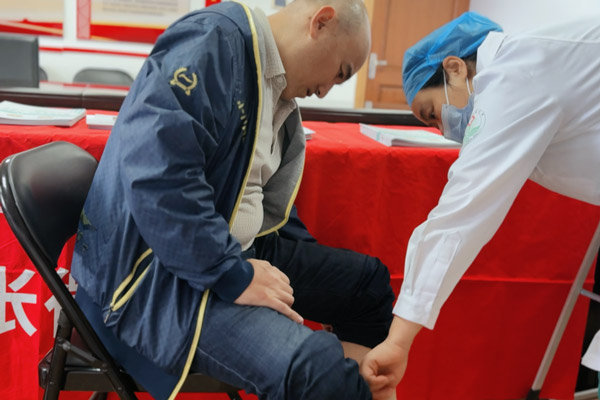 关注下肢健康：大连血管病医院提供个性化治疗方案，帮助患者摆脱下肢静脉曲张，提高生活质量